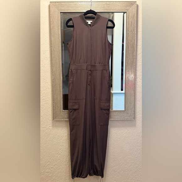 Athleta Brooklyn Sleeveless ZipUp Utility Jumpsuit In Shale Women’s Size 8 Comfy - Picture 3 of 10